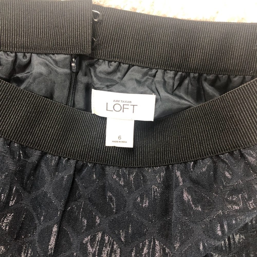 LOFT- NAVY BLUE SKIRT WITH METALLIC PATTERN - Picture 3 of 8